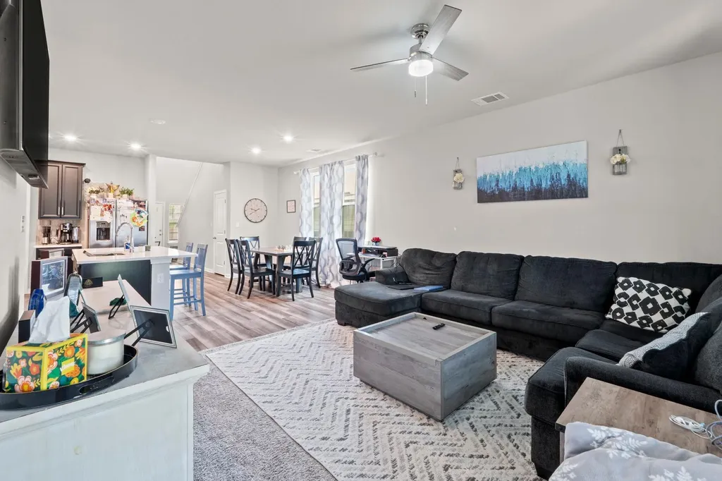 520 Longmount Cove Liberty Hill TX 78642