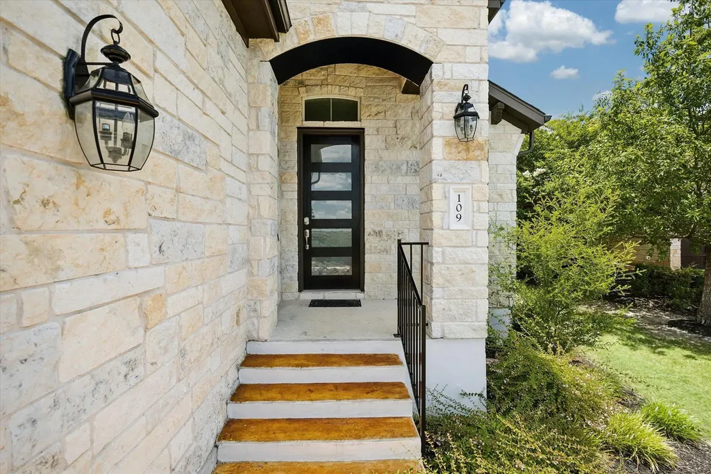 109 Beneteau Drive Austin TX 78738