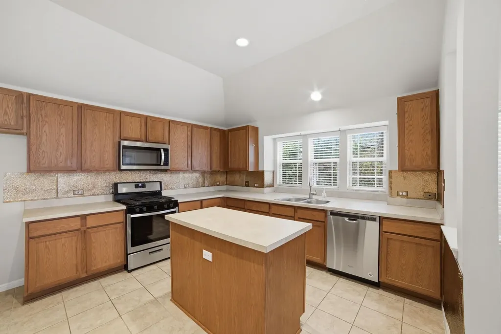 514 Nautical Loop Kyle TX 78640