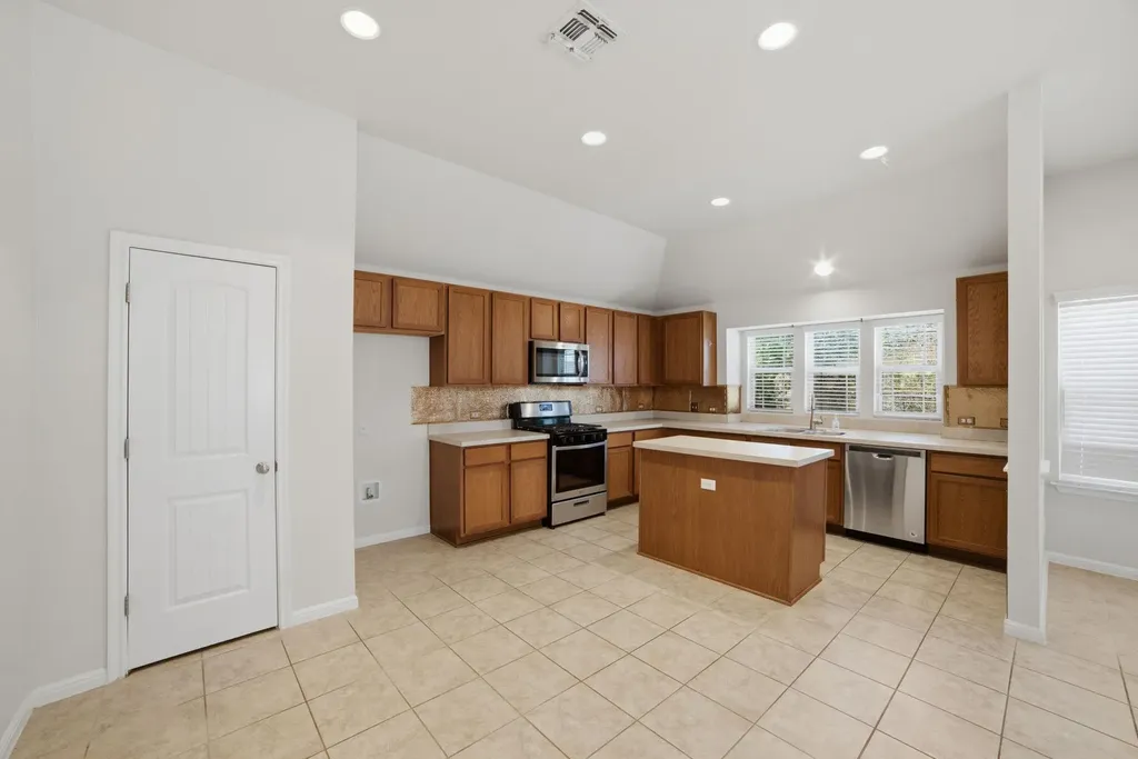 514 Nautical Loop Kyle TX 78640
