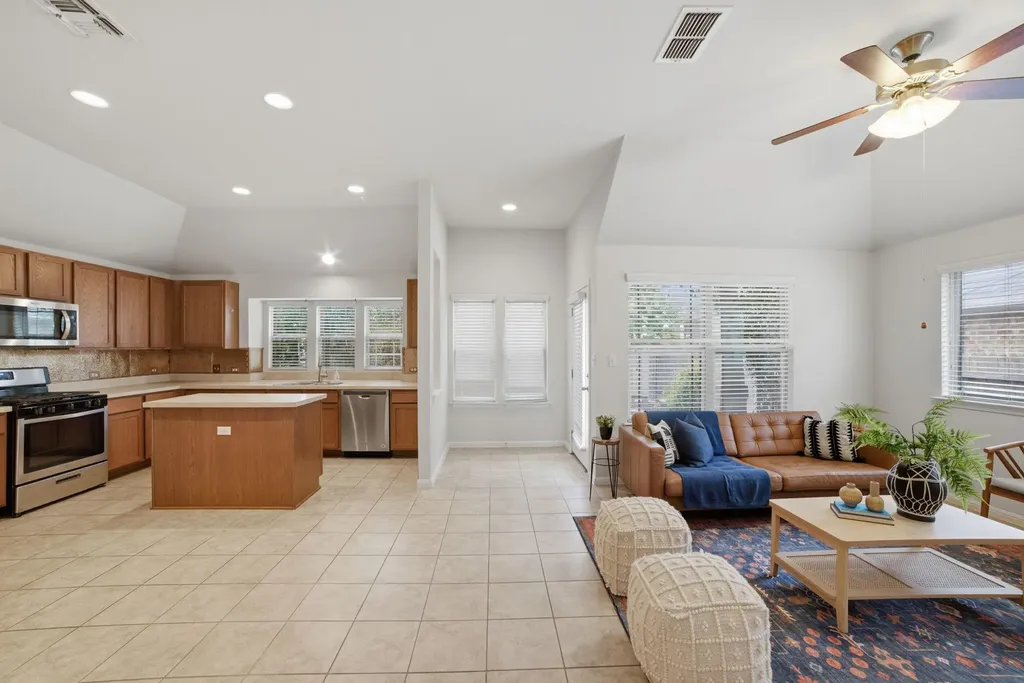 514 Nautical Loop Kyle TX 78640