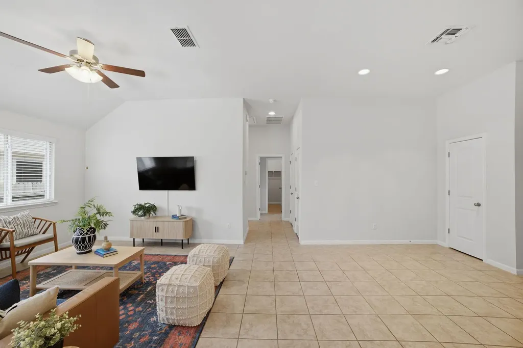 514 Nautical Loop Kyle TX 78640