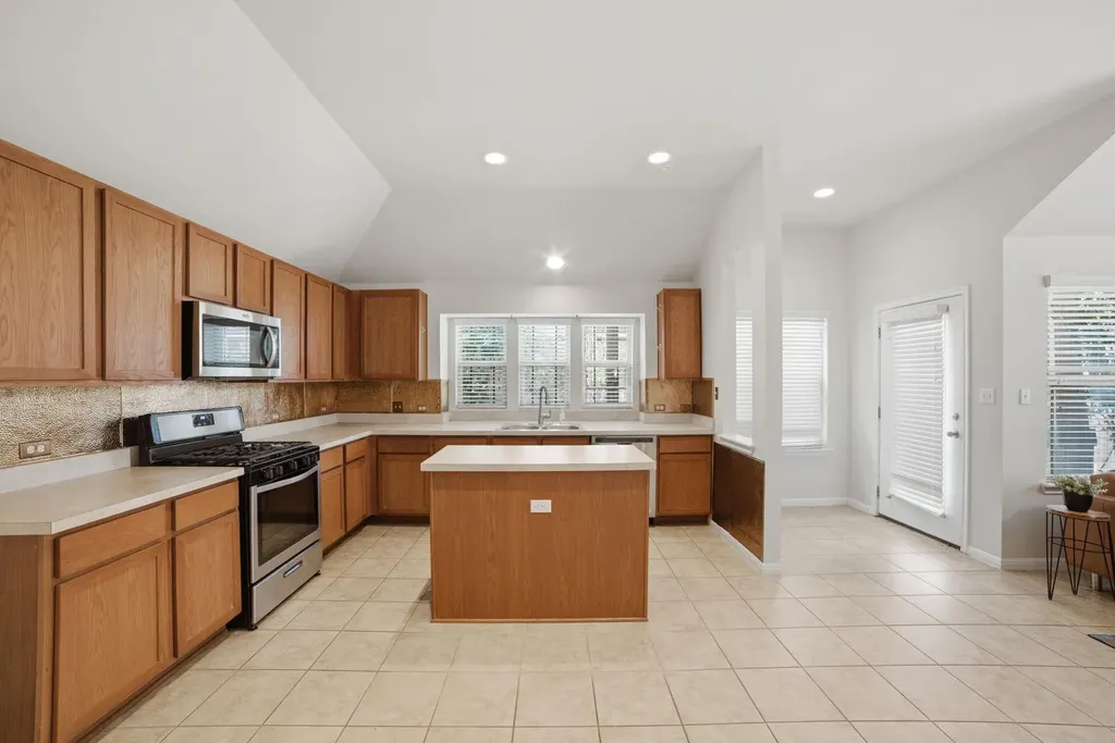 514 Nautical Loop Kyle TX 78640