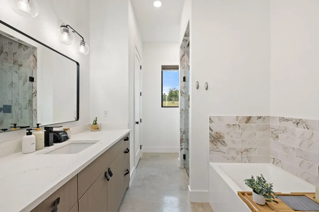 11 Sacramento Kendalia TX 78027