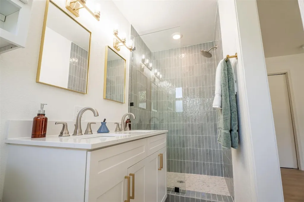 1613 Glencrest Drive Austin TX 78723