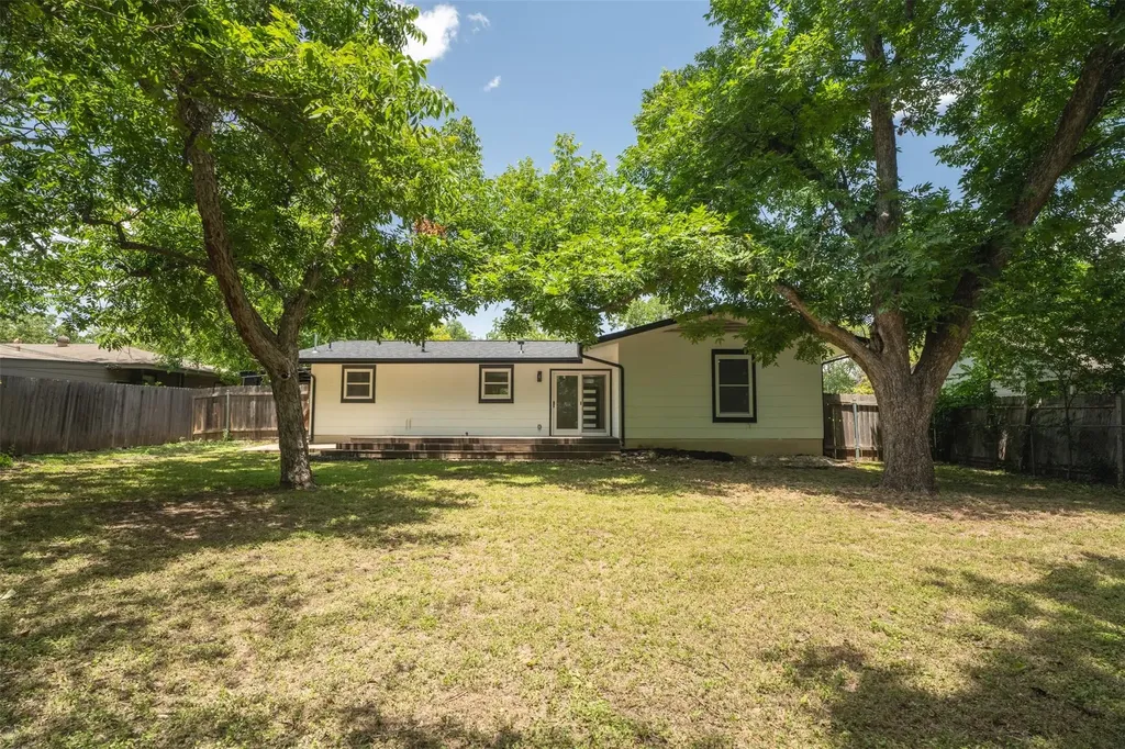 1613 Glencrest Drive Austin TX 78723