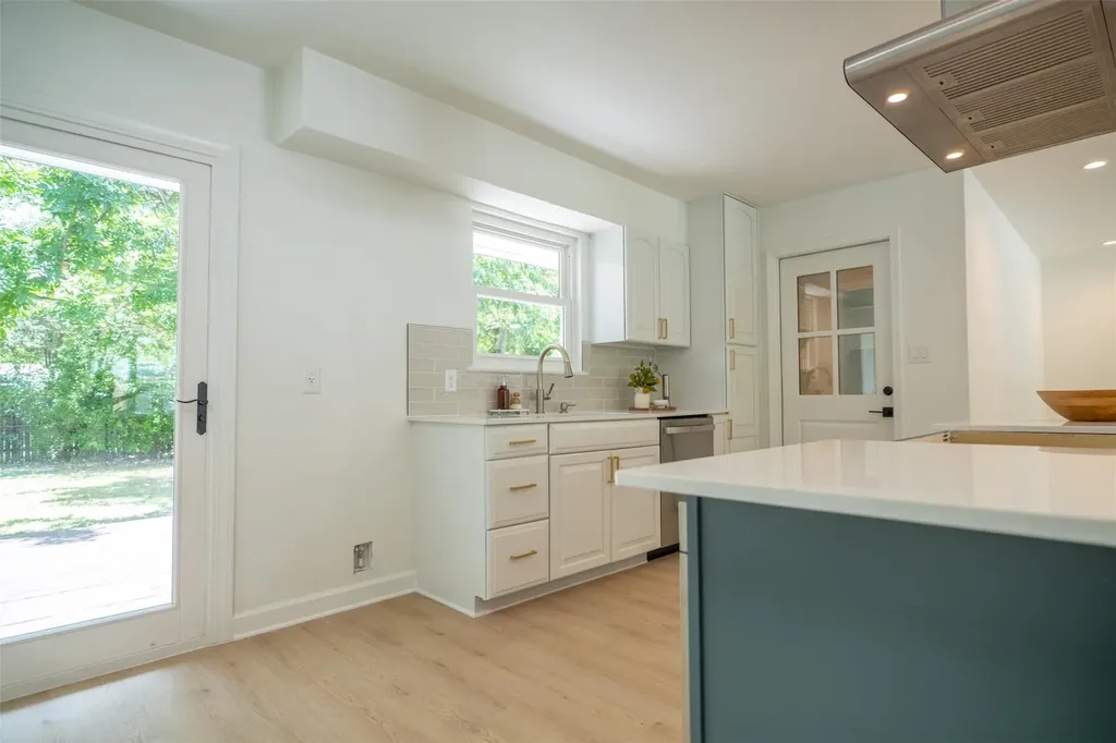 1613 Glencrest Drive Austin TX 78723