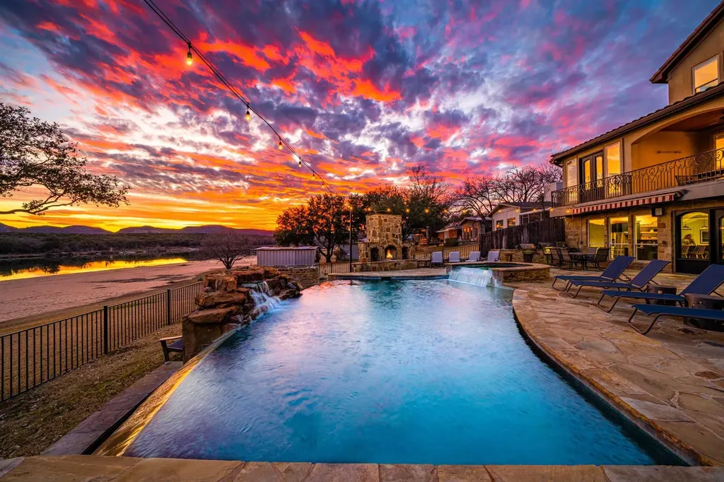 3500 River Oaks Drive Kingsland TX 78639