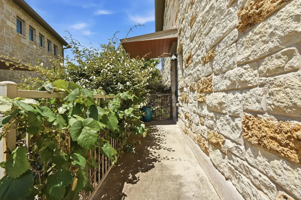 592 Fm 967 Buda TX 78610