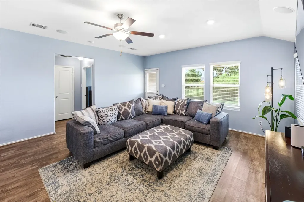9216 Daisy Cutter Crossing Georgetown TX 78626