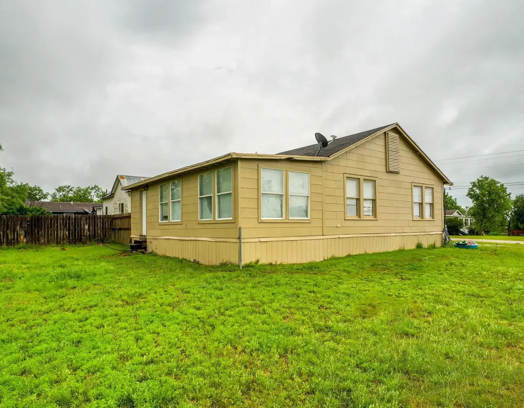 3851 Hermosa Drive Kingsland TX 78639