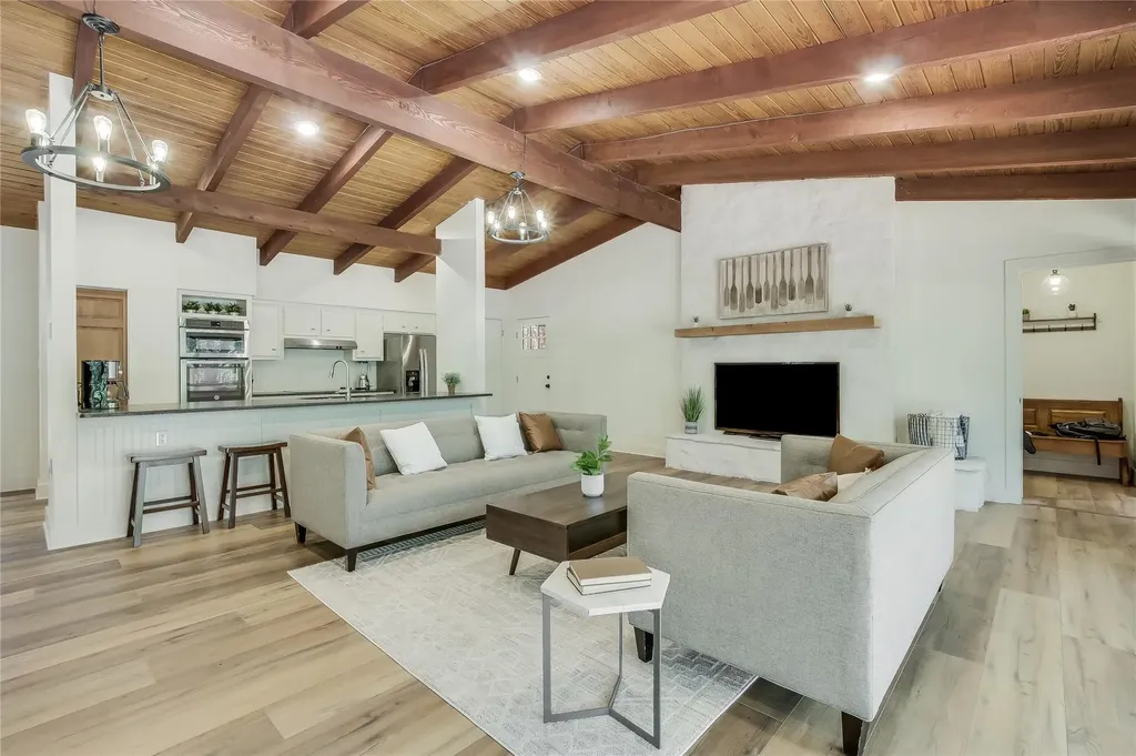 6201 Valleyview Street Lago Vista TX 78645