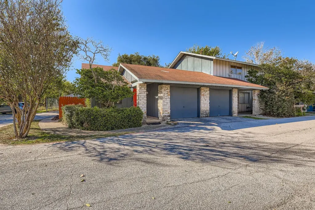 5922 Little Creek Trail Austin TX 78744