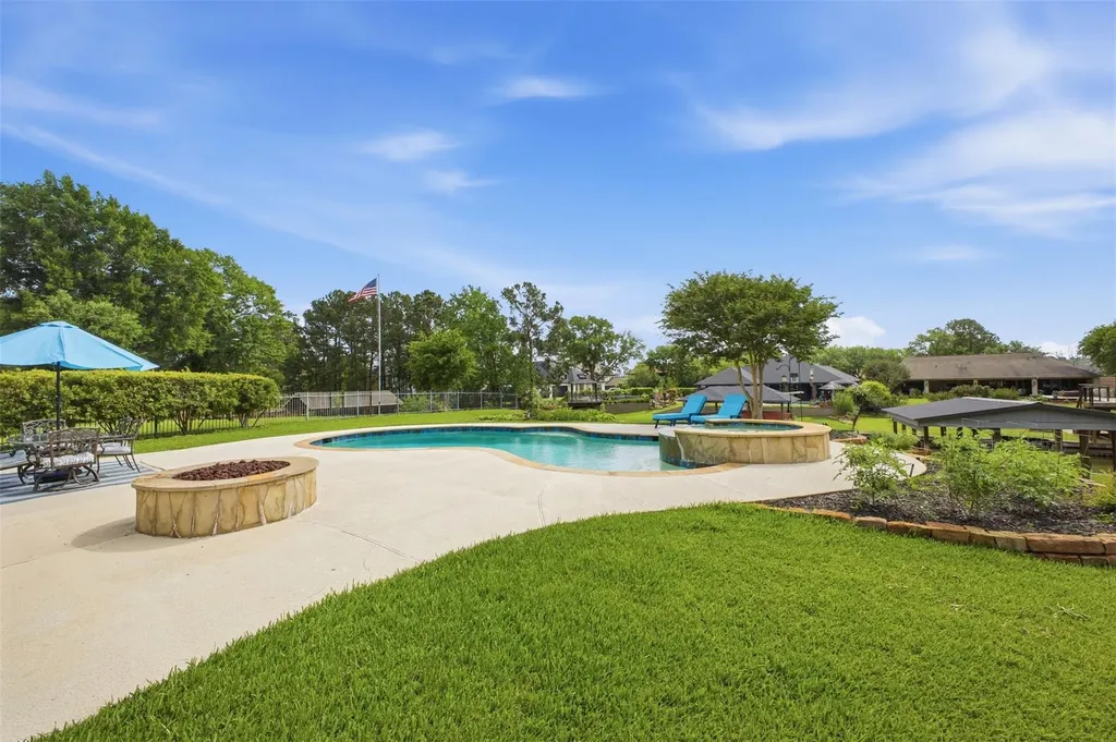 12710 Aries Loop Willis TX 77318