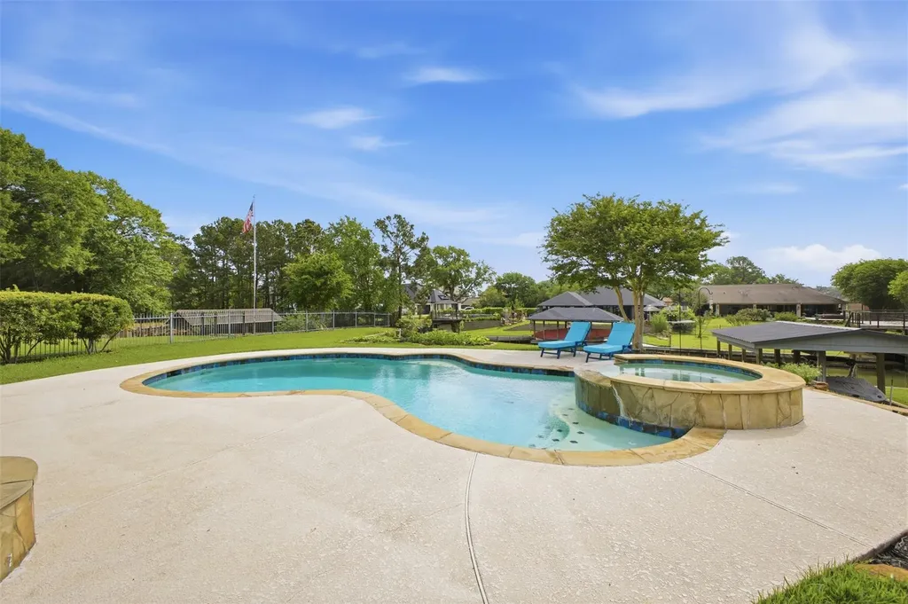 12710 Aries Loop Willis TX 77318