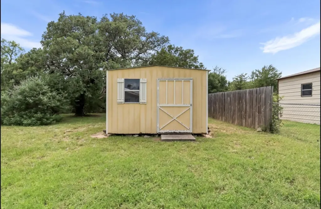 301 Reven Acres Drive Kingsland TX 78639
