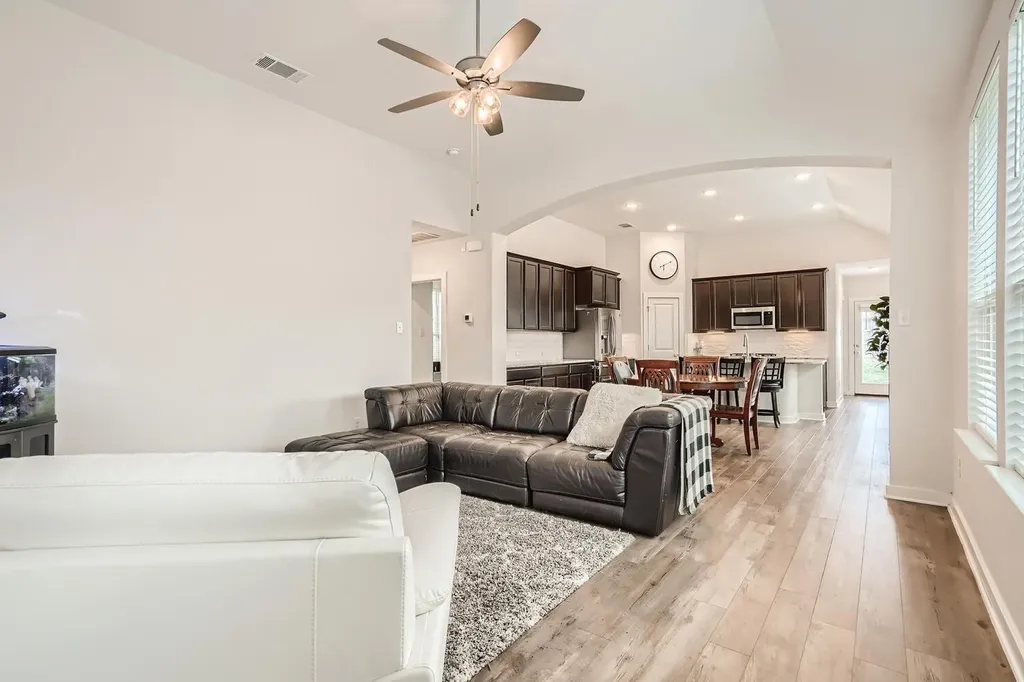 231 Spinnaker Loop Kyle TX 78640