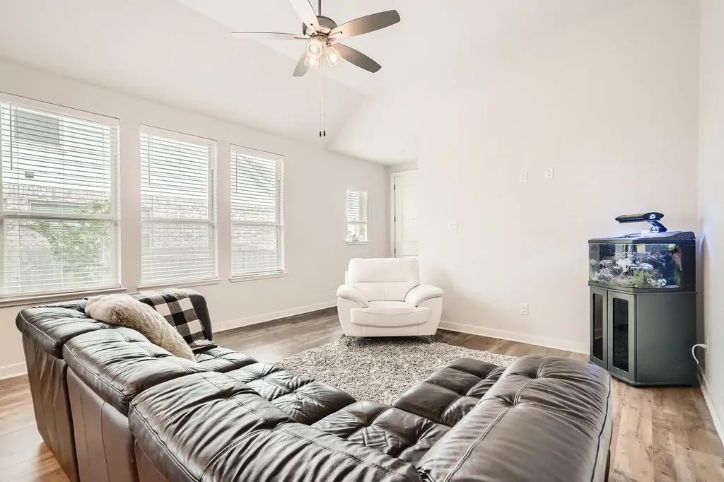 231 Spinnaker Loop Kyle TX 78640