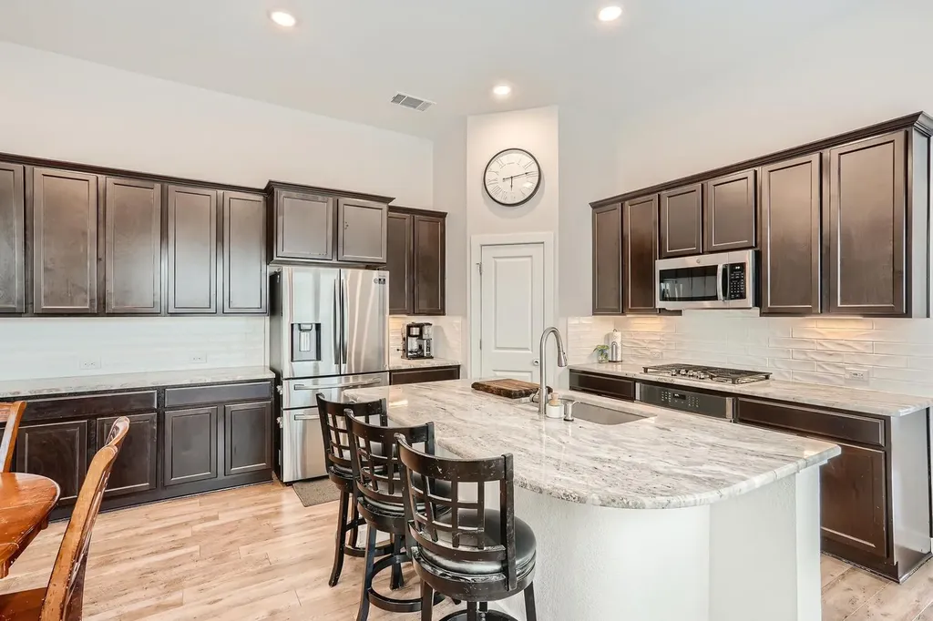 231 Spinnaker Loop Kyle TX 78640