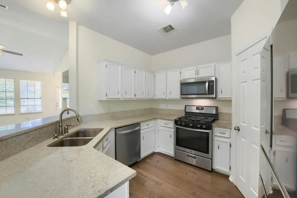 5806 Abilene Trail Austin TX 78749