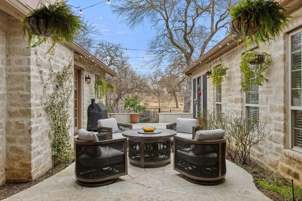 302 Tungsten Horseshoe Bay TX 78657