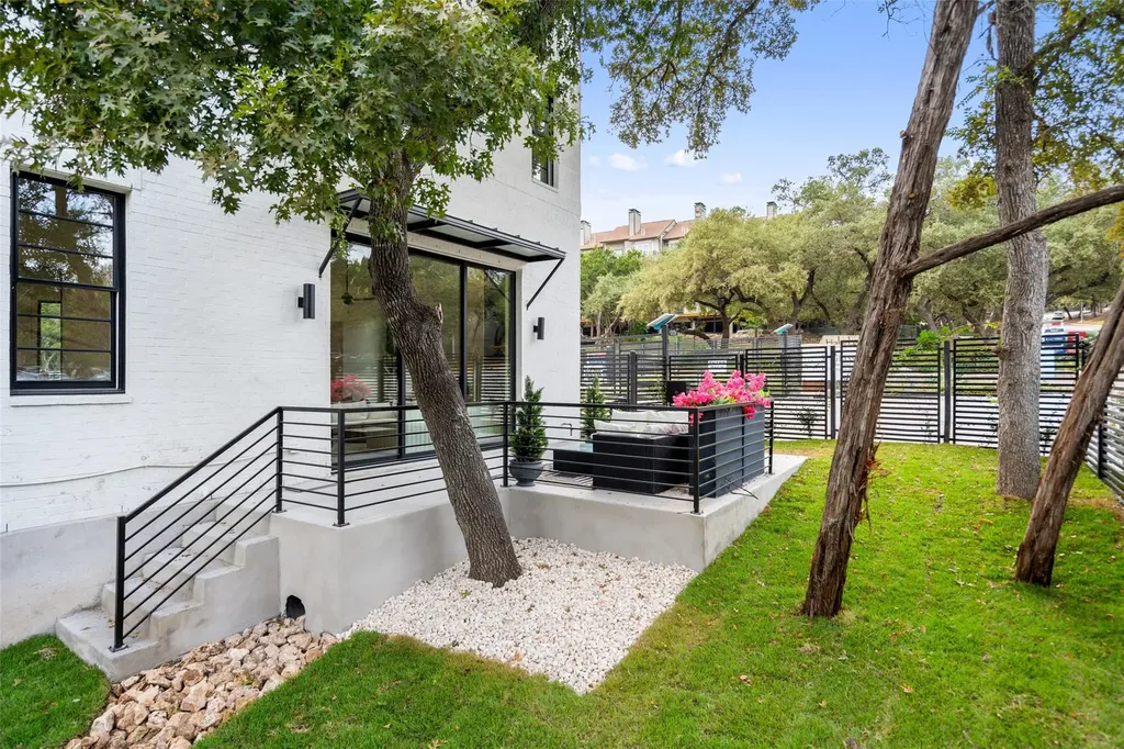 1719 Spyglass Drive Austin TX 78746