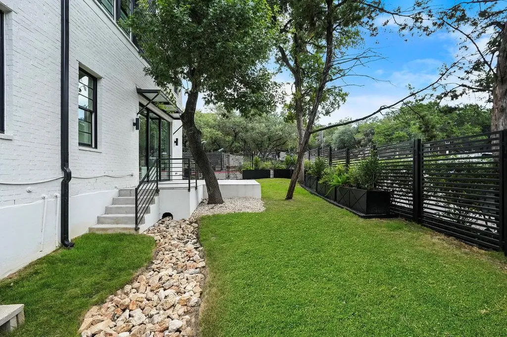 1719 Spyglass Drive Austin TX 78746