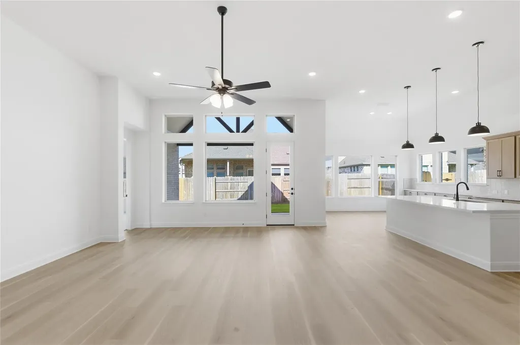 912 Landing Lane Leander TX 78641