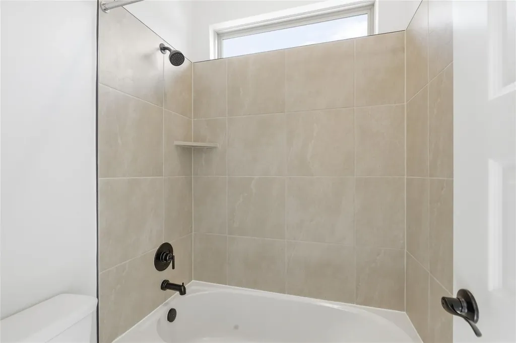 912 Landing Lane Leander TX 78641