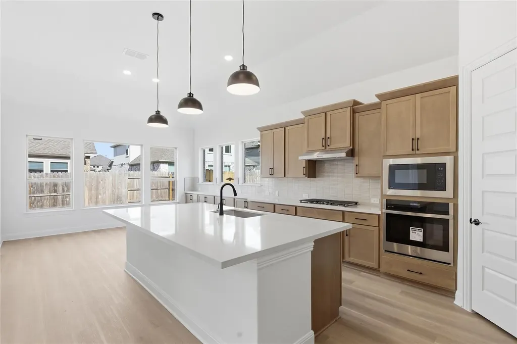 912 Landing Lane Leander TX 78641