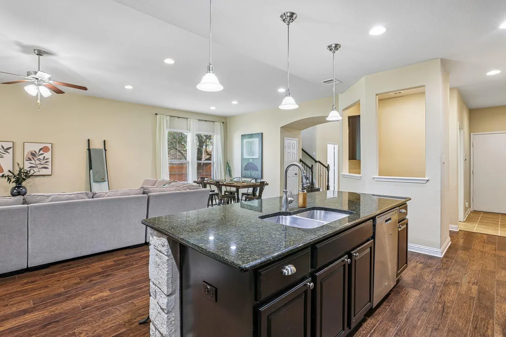 1924 Granite Springs Road Leander TX 78641