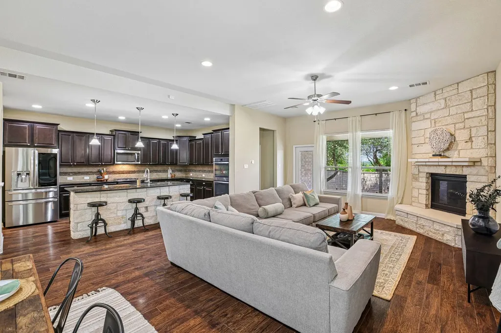 1924 Granite Springs Road Leander TX 78641