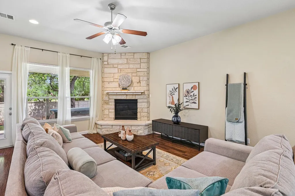 1924 Granite Springs Road Leander TX 78641