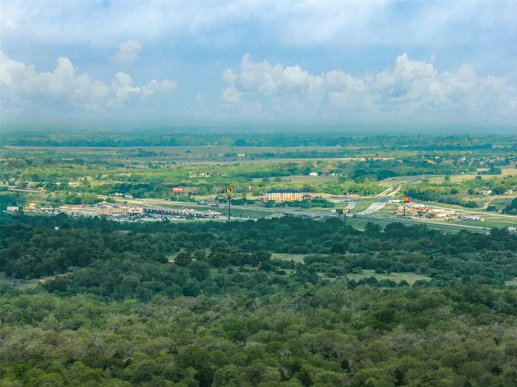 640 County Road 475 Road Luling TX 78648