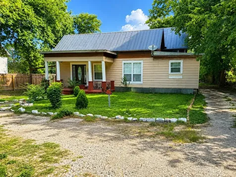 328 W Pietzsch Street Bartlett TX 76511
