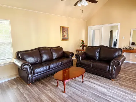 328 W Pietzsch Street Bartlett TX 76511