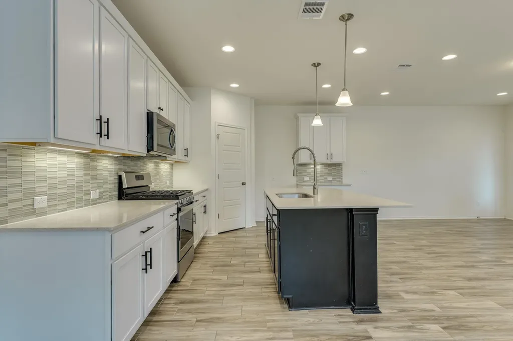 13519 Feldspar Drive Austin TX 78729