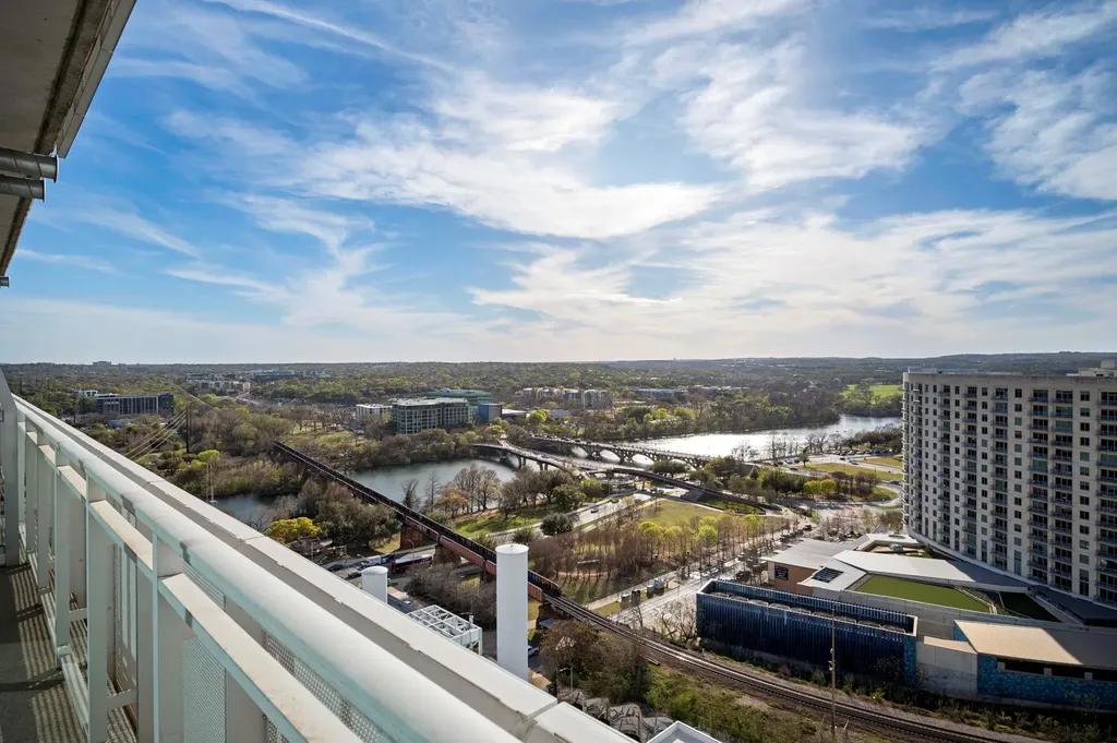 222 West Avenue Austin TX 78701