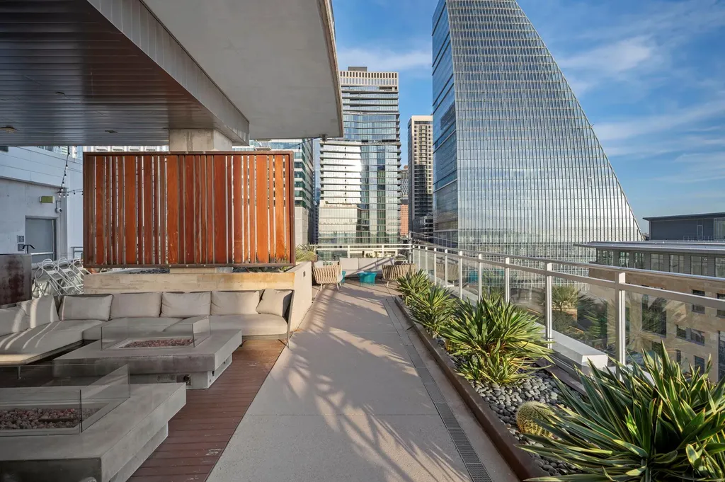 222 West Avenue Austin TX 78701
