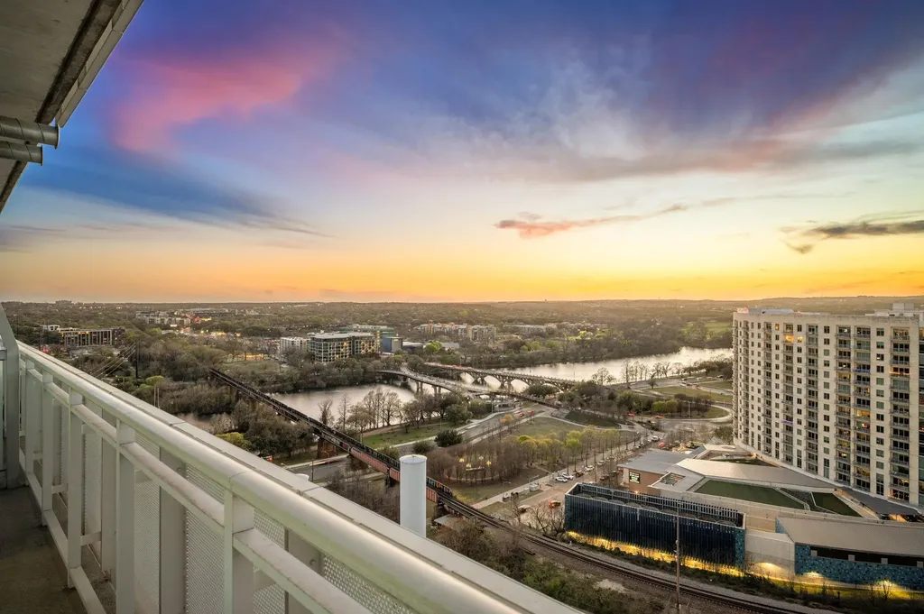 222 West Avenue Austin TX 78701