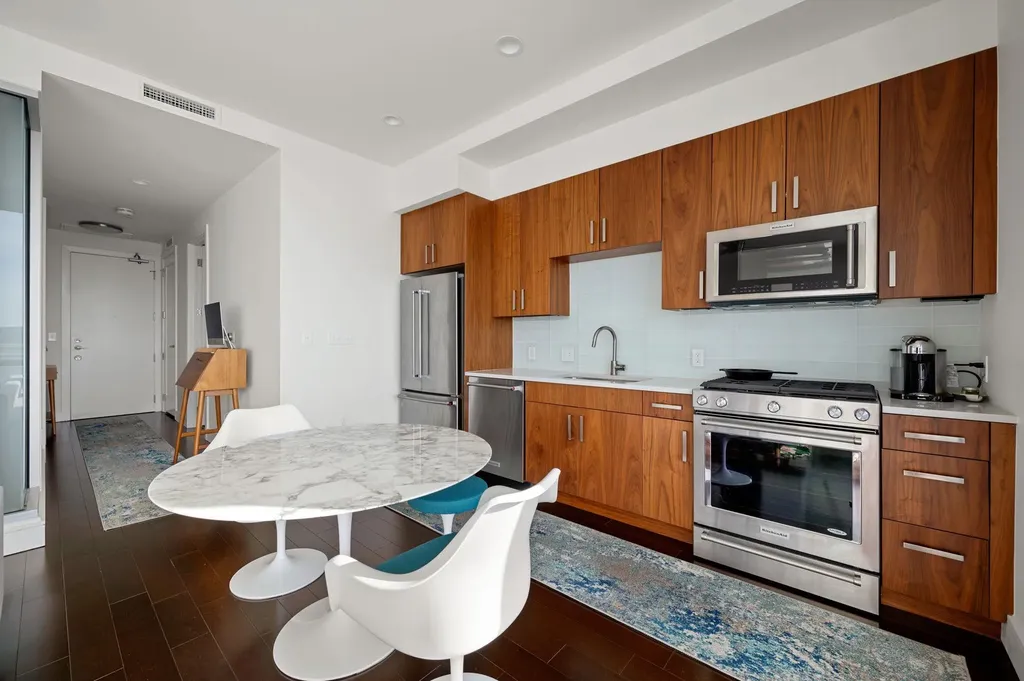 222 West Avenue Austin TX 78701