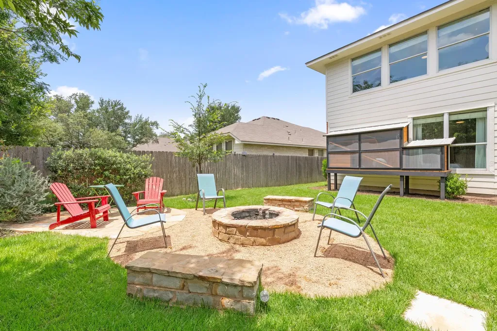 8901 Ovalla Drive Austin TX 78749
