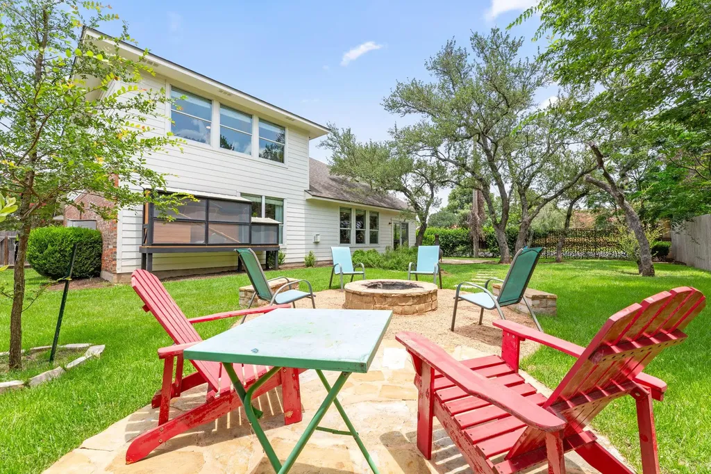 8901 Ovalla Drive Austin TX 78749