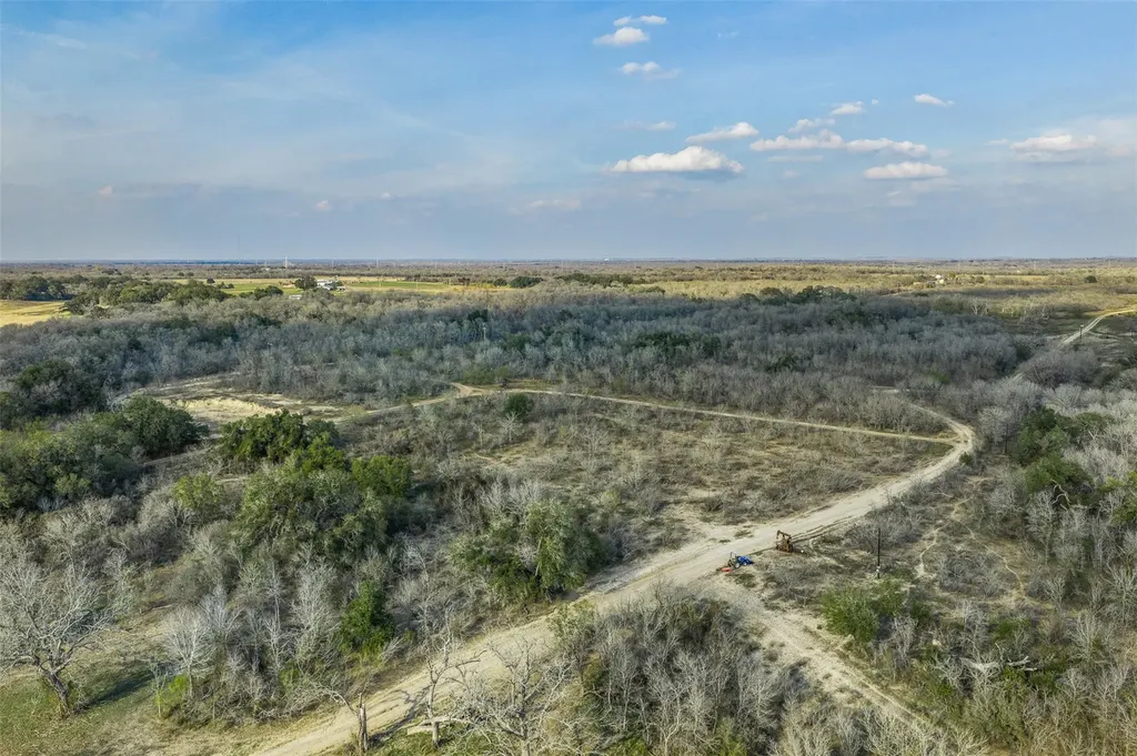 1144 Treetop Lane Luling TX 78648