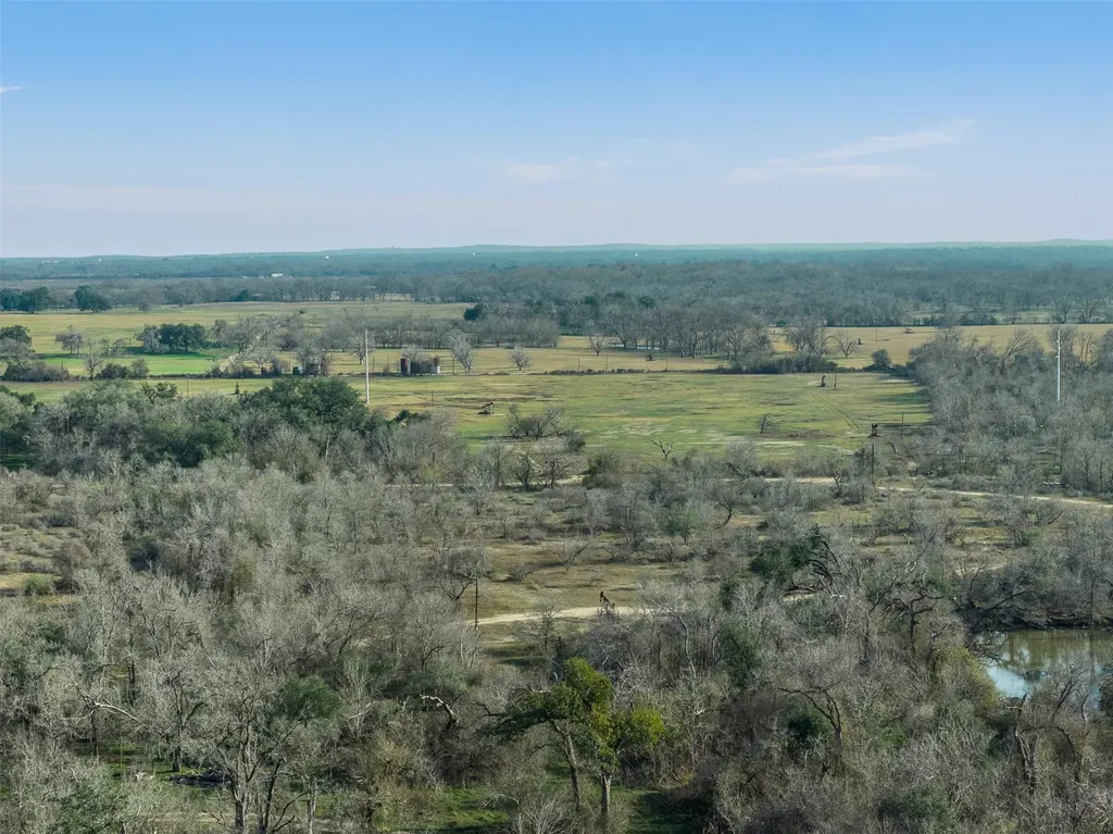 1144 Treetop Lane Luling TX 78648