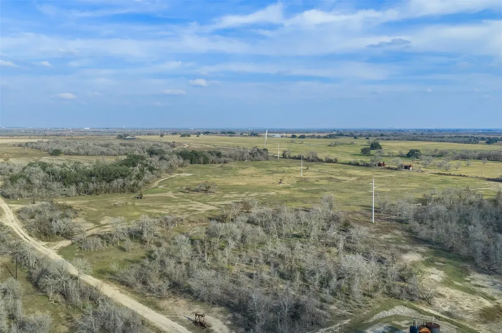 1144 Treetop Lane Luling TX 78648