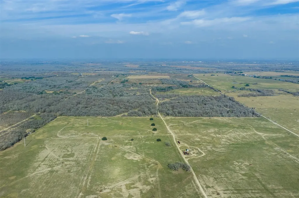 1144 Treetop Lane Luling TX 78648