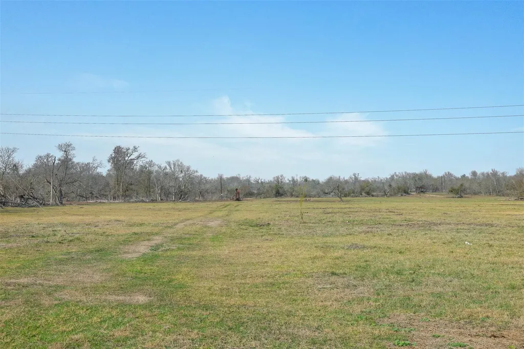 1144 Treetop Lane Luling TX 78648