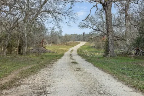 1144 Treetop Lane Luling TX 78648
