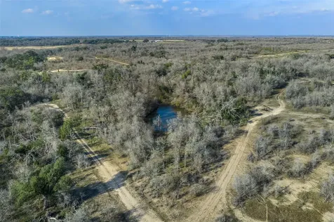 1144 Treetop Lane Luling TX 78648
